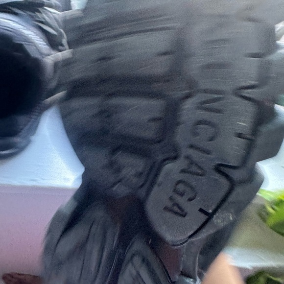 Sneakers - Picture 4 of 4